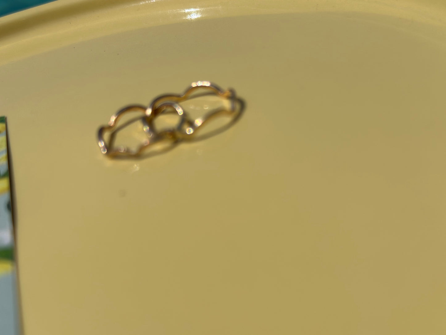 Wavy ring stackable