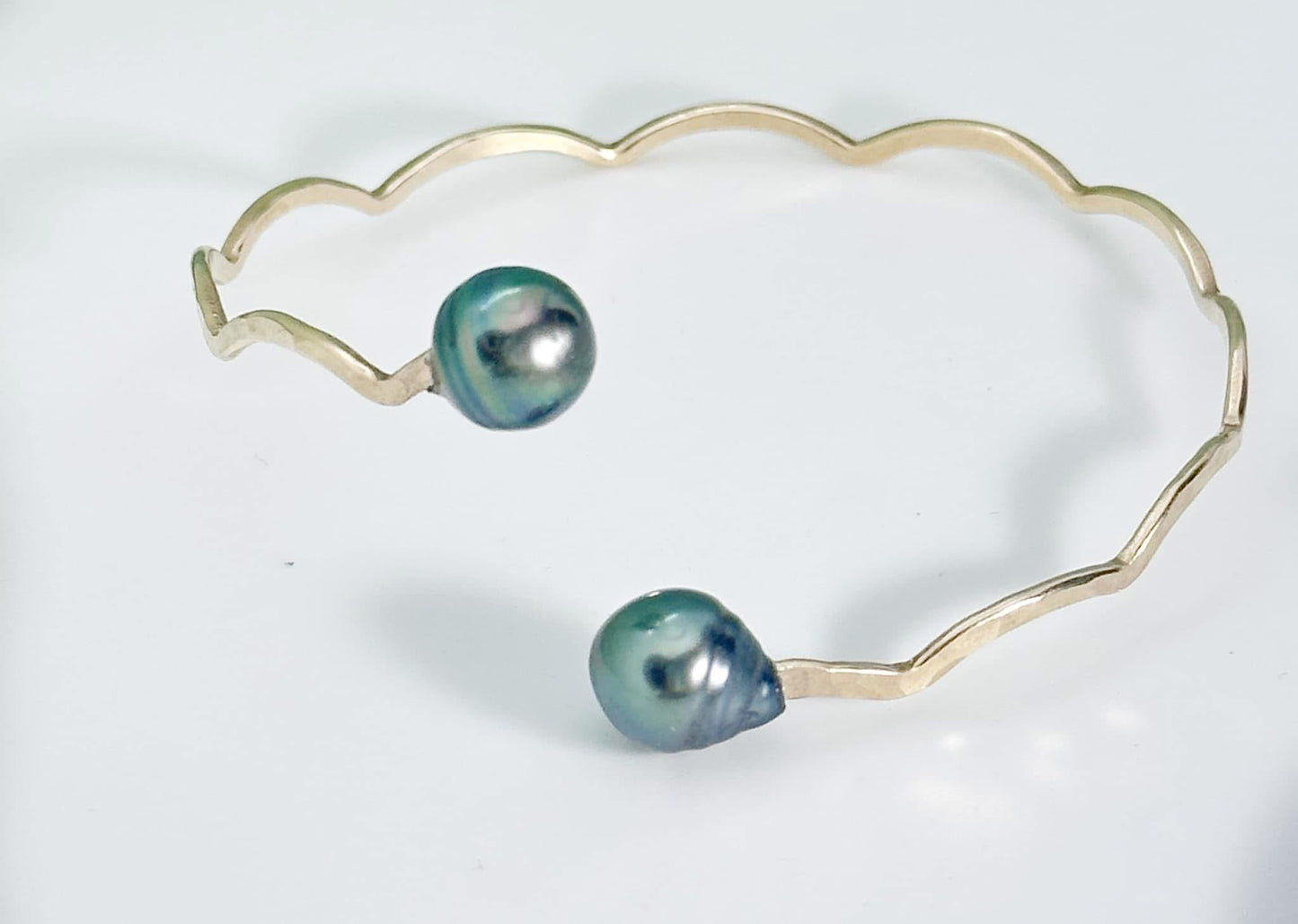 Wavy Elegant Tahitian Cuff