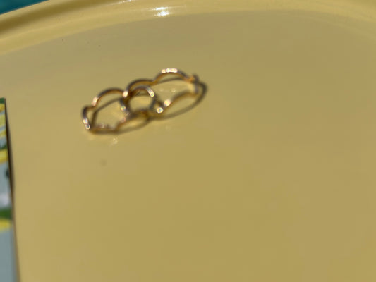 Wavy ring stackable