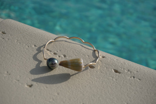 Tahitian Pearl Wave cuff
